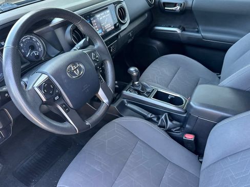 Used 2018 Toyota Tacoma TRD Off-Road AWD/4WD image 12