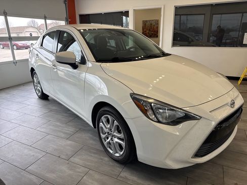 Used 2016 Scion iA image 3