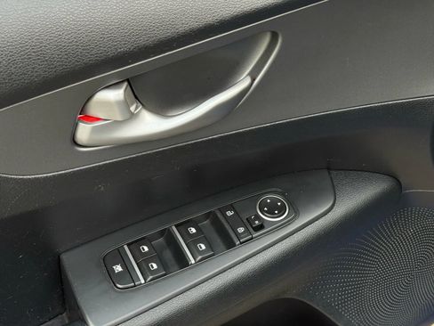 Used 2019 Kia Forte LXS image 21