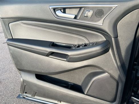 Used 2017 Ford Edge Titanium w/ Technology Package image 30