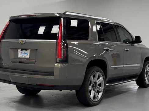 Used 2019 Cadillac Escalade Premium Luxury image 4
