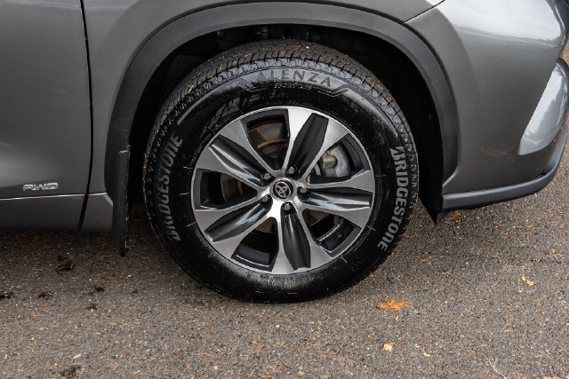 Used 2026 Toyota Highlander XLE AWD/4WD image 8