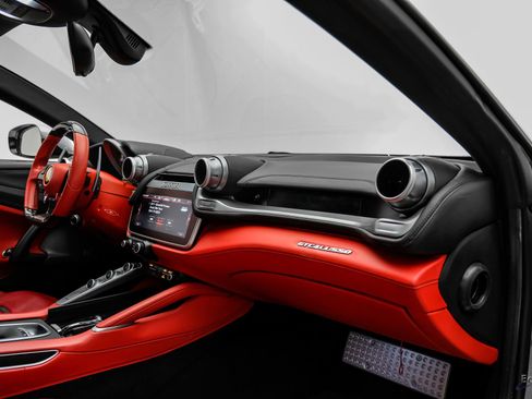 Used 2018 Ferrari GTC4Lusso AWD/4WD image 56