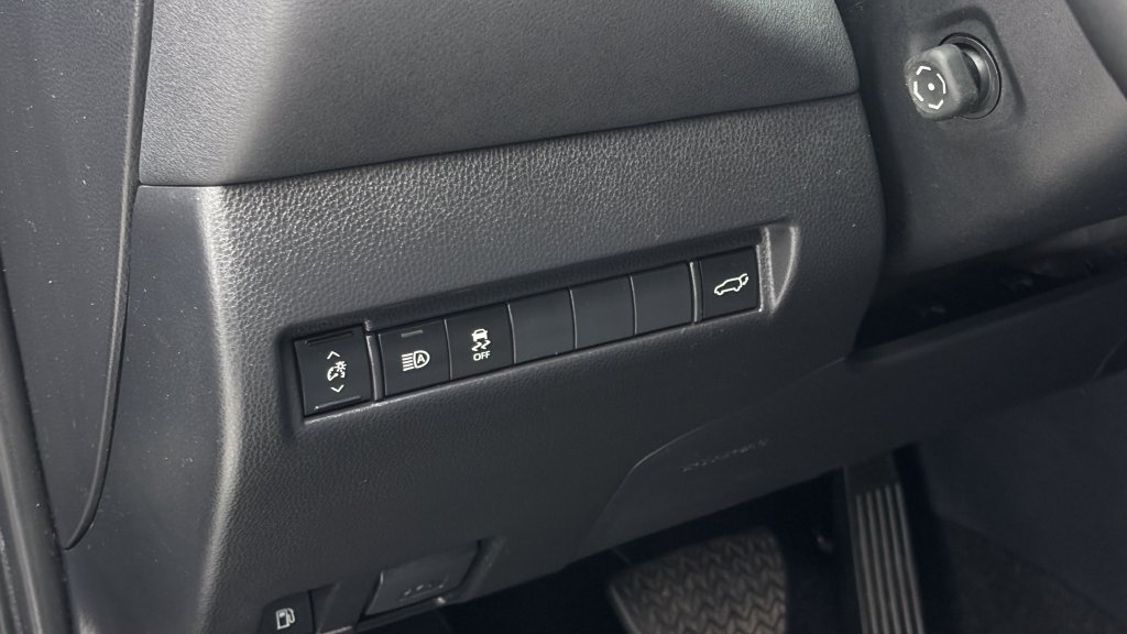 Certified 2023 Toyota Venza LE AWD/4WD image 17
