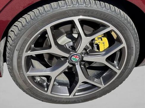 Used 2018 Alfa Romeo Giulia Ti Sport w/ Quick Order Package 22S Sport AWD/4WD image 9