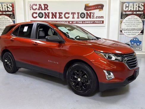 Used 2020 Chevrolet Equinox LS w/ LS Convenience Package image 1