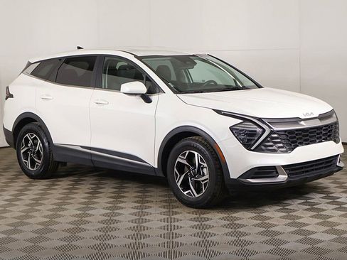 Used 2024 Kia Sportage LX image 2