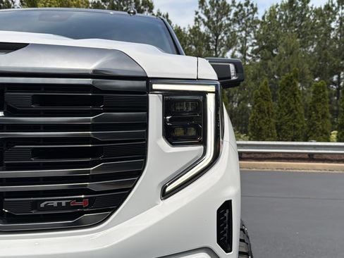 Used 2024 GMC Sierra 1500 AT4 w/ Technology Package AWD/4WD image 45