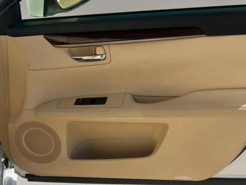 Used 2014 Lexus ES 350 w/ Luxury Package FWD image 16