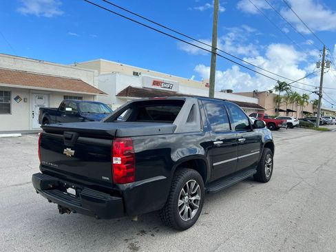 Used 2009 Chevrolet Avalanche LTZ image 3