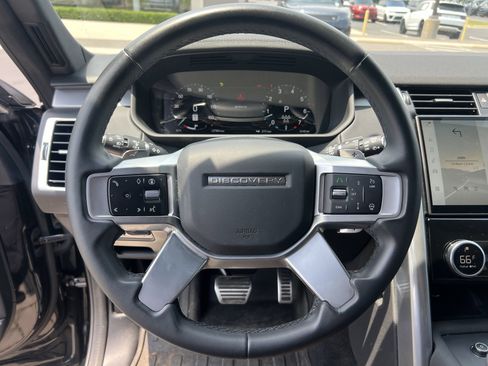 Used 2025 Land Rover Discovery Dynamic SE AWD/4WD image 21
