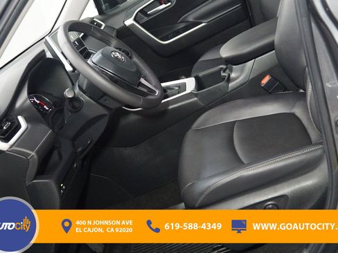 Used 2023 Toyota RAV4 XLE Premium image 9