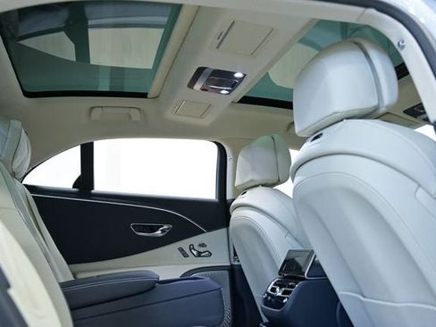 Used 2024 Bentley Flying Spur V8 AWD/4WD image 38