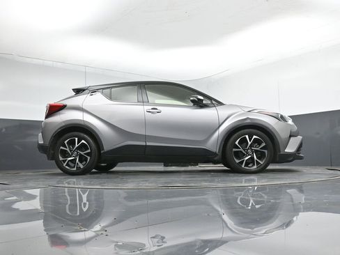 Used 2019 Toyota C-HR Limited FWD image 44