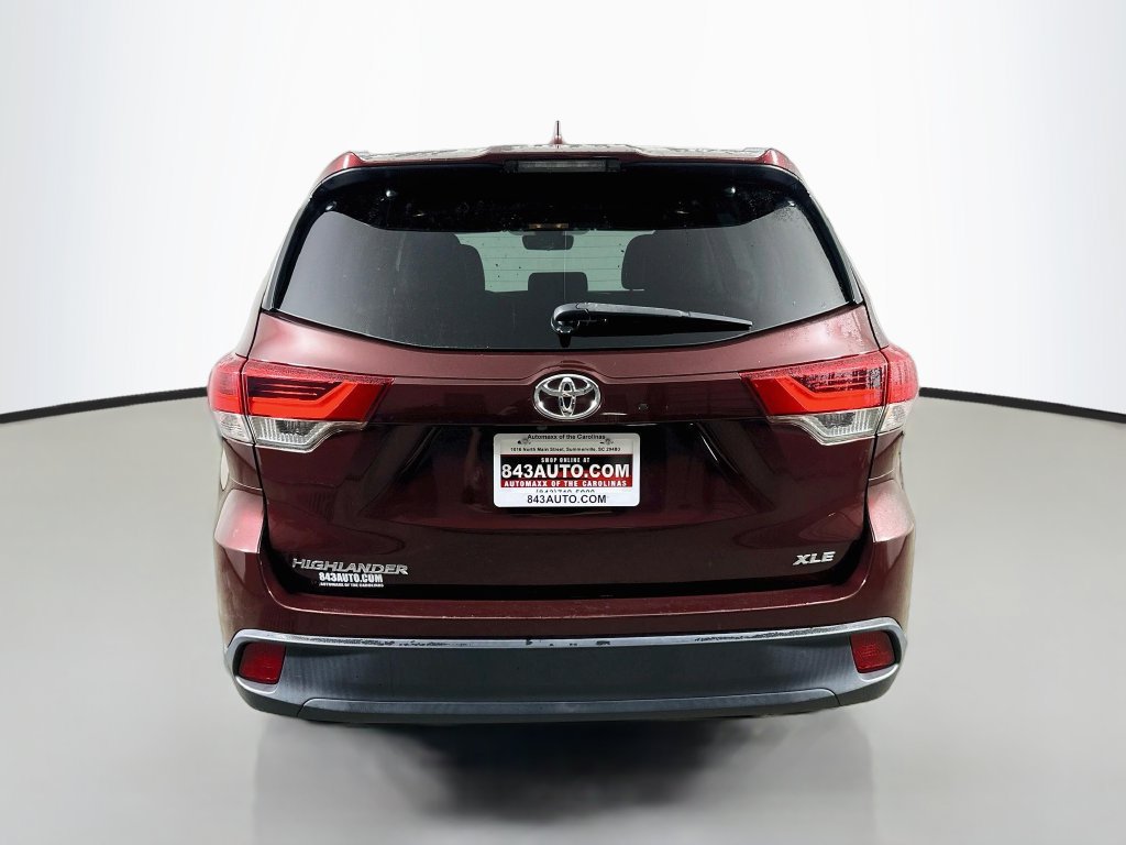 Used 2019 Toyota Highlander XLE FWD image 6