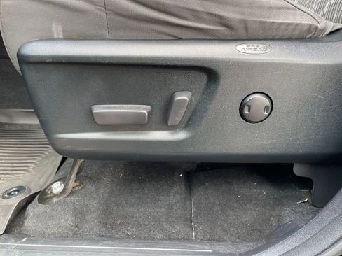 Used 2021 Toyota Tundra SR5 w/ SR5 Upgrade Package AWD/4WD image 11