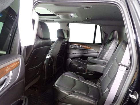Used 2016 Cadillac Escalade Premium image 34