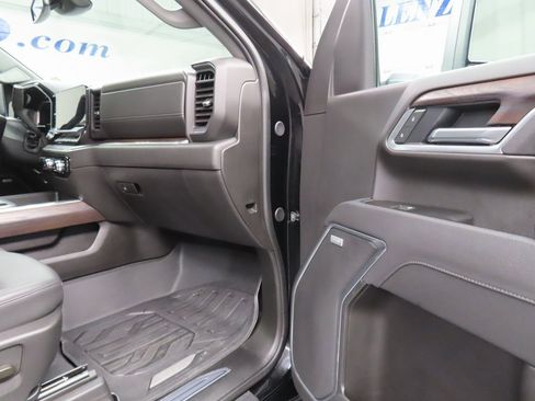 Used 2025 GMC Sierra 2500 SLT image 30