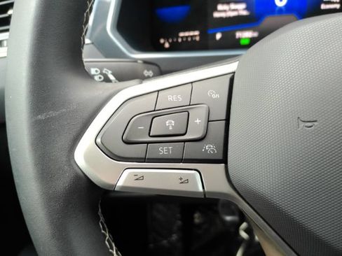 Used 2022 Volkswagen Tiguan SE w/ Panoramic Sunroof Package FWD image 36