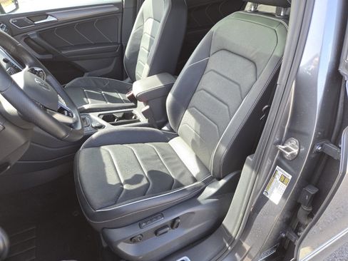 Used 2022 Volkswagen Tiguan SEL R-Line image 25