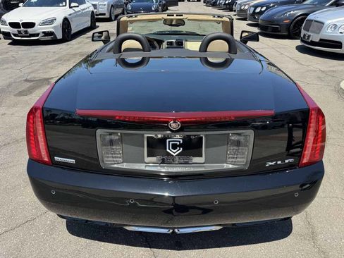 Used 2009 Cadillac XLR RWD image 8