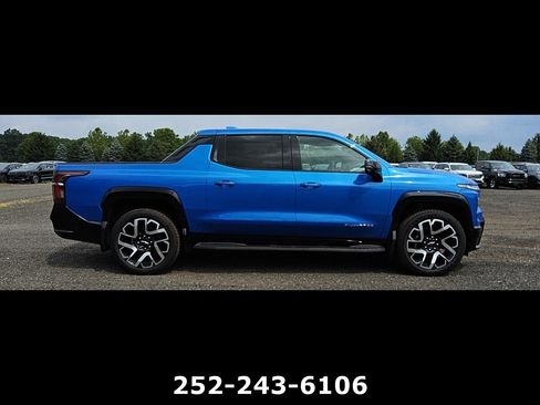 Used 2025 Chevrolet Silverado EV RST AWD/4WD image 2