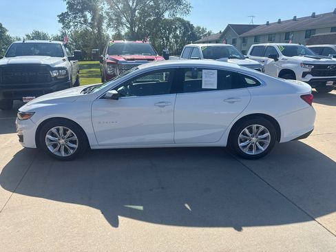 Used 2025 Chevrolet Malibu LT FWD image 2