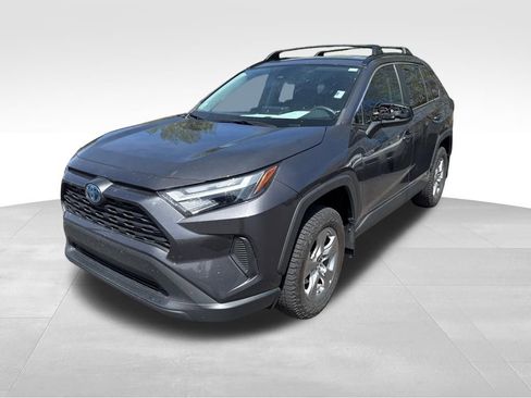 Used 2024 Toyota RAV4 LE AWD/4WD image 3