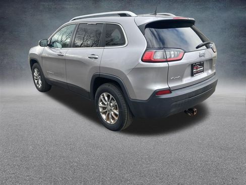 Used 2019 Jeep Cherokee Latitude Plus w/ Cold Weather Group AWD/4WD image 3