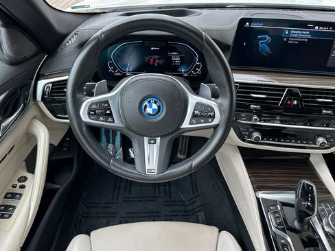 Used 2023 BMW 530e xDrive w/ Executive Package image 15