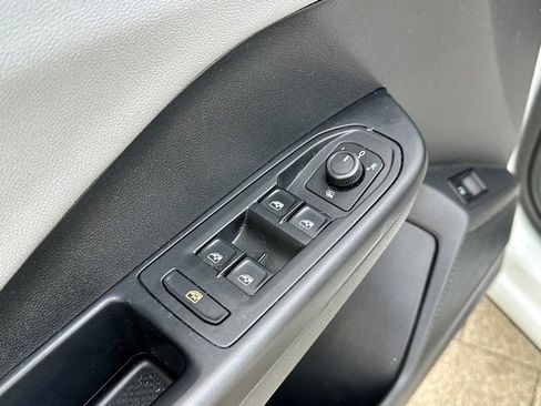 Used 2022 Volkswagen Taos SE image 11