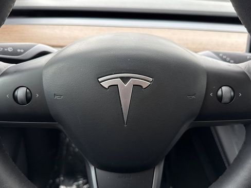 Used 2022 Tesla Model Y Long Range image 20