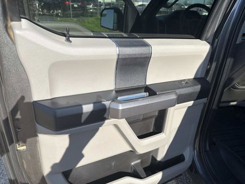 Used 2020 Ford F150 XLT image 11