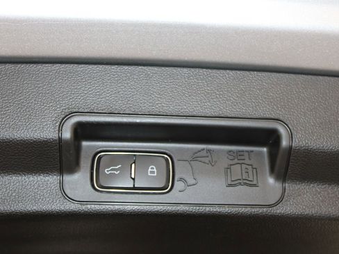 Used 2020 Ford Explorer XLT w/ Comfort Package RWD image 29