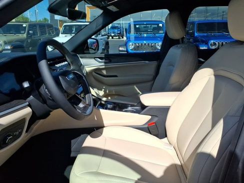 New 2026 Jeep Grand Cherokee Limited AWD/4WD image 14