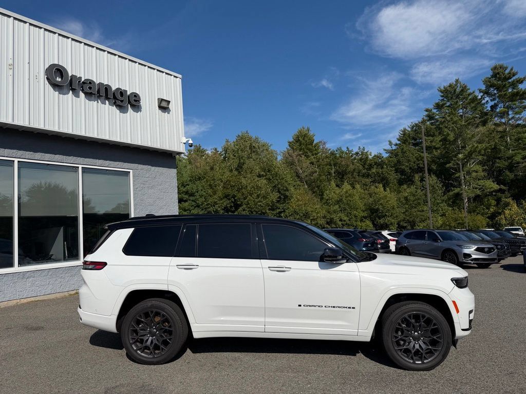Used 2023 Jeep Grand Cherokee L Summit w/ High Altitude Package AWD/4WD image 6