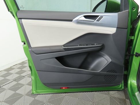 Certified 2025 Volkswagen Taos SE w/ Panoramic Sunroof Package image 22