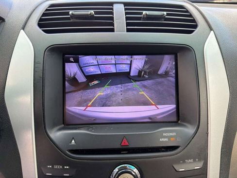 Used 2013 Ford Explorer XLT image 14