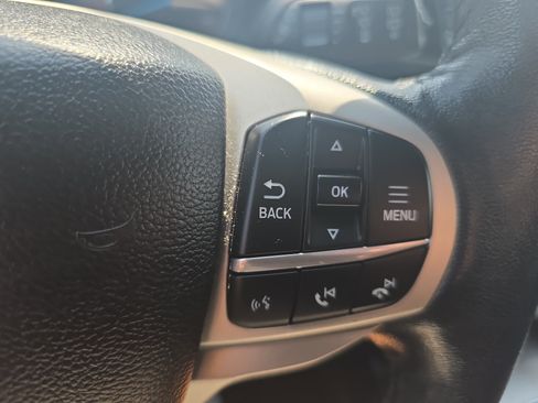 Used 2022 Ford Explorer XLT w/ Equipment Group 202A AWD/4WD image 18