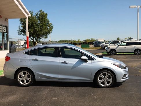 Used 2017 Chevrolet Cruze Premier FWD image 4