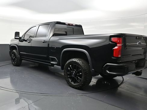 Used 2025 Chevrolet Silverado 2500 High Country w/ High Country Premium Package AWD/4WD image 3