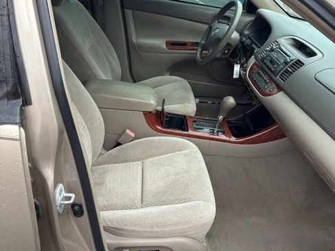 Used 2002 Toyota Camry LE image 8