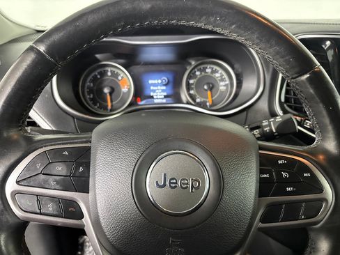 Used 2019 Jeep Cherokee Limited FWD image 13