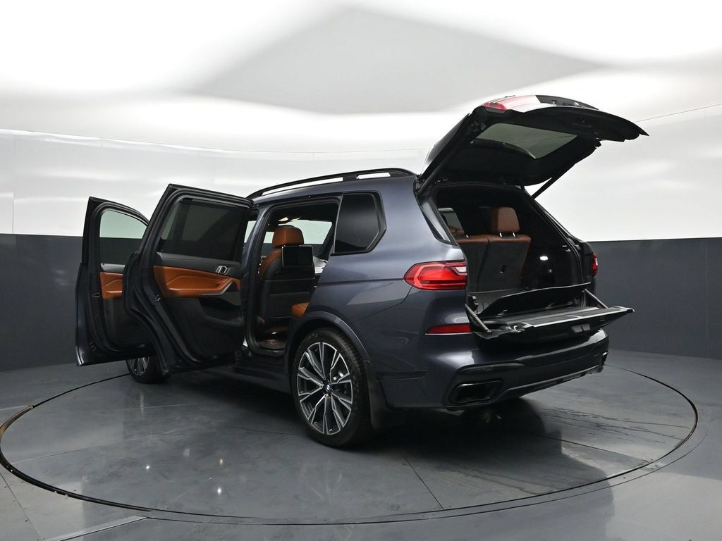 Used 2020 BMW X7 M50i w/ Dynamic Handling Package AWD/4WD image 34