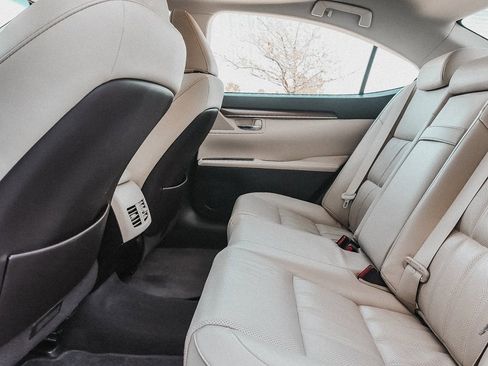 Used 2017 Lexus ES 300h image 26