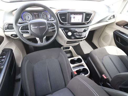 Used 2023 Chrysler Voyager LX FWD image 2