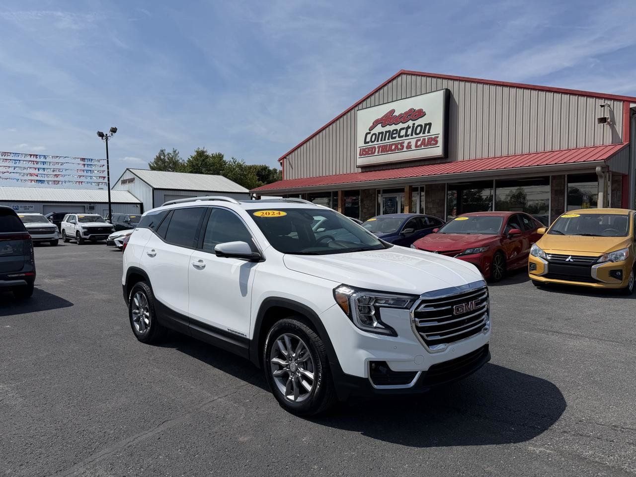 Used 2024 GMC Terrain SLT w/ Tech Package AWD/4WD image 1