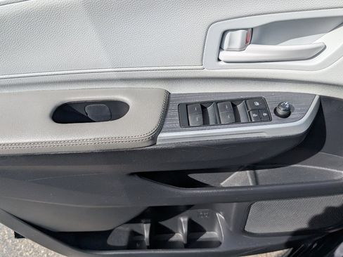 Used 2025 Toyota Sienna LE image 16