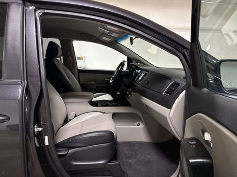 Used 2020 Kia Sedona EX FWD image 21