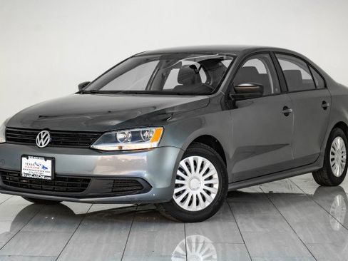 Used 2014 Volkswagen Jetta S image 4